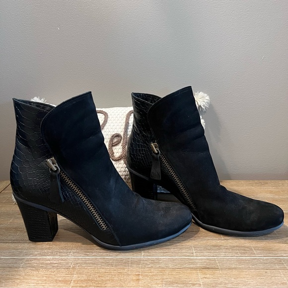 Black Leather /Suede Booties w/Zippers - size 10 EUC - Multi texture - Picture 6 of 16